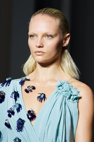 Look 32